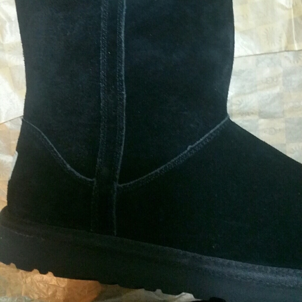 UGG BOOT - Picture 3 of 6